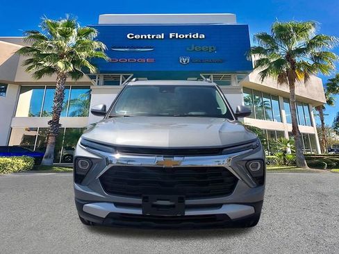 Used 2025 Chevrolet TrailBlazer LT AWD/4WD image 3