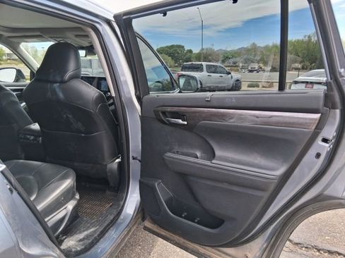 Certified 2021 Toyota Highlander Platinum image 12