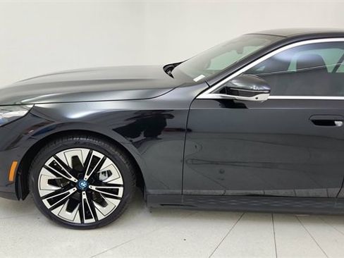 Used 2024 BMW i5 eDrive40i w/ Premium Package image 9