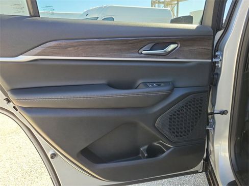 New 2025 Jeep Grand Cherokee L Limited image 14