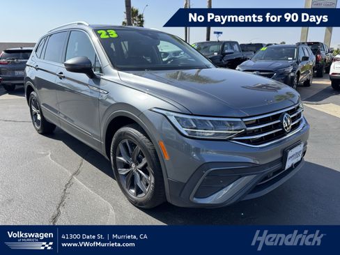 Used 2023 Volkswagen Tiguan SE w/ Panoramic Sunroof Package FWD image 1