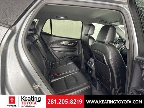 Used 2024 GMC Terrain SLT image 17