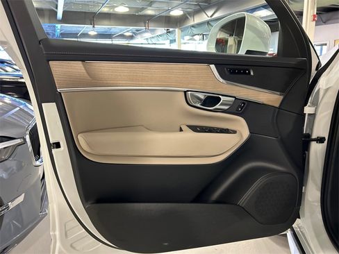 Used 2026 Volvo XC90 B6 Core w/ Protection Package image 9