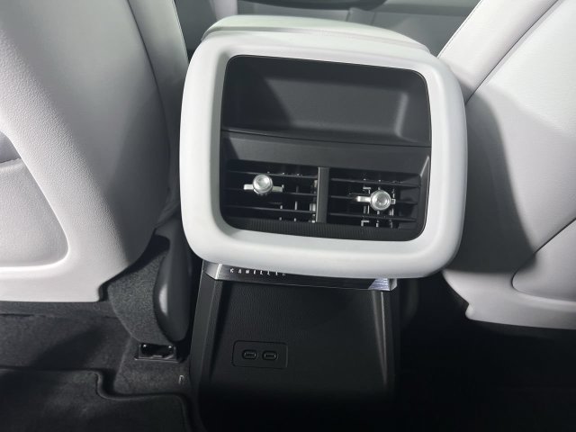 Used 2026 Cadillac Lyriq Luxury AWD/4WD image 19