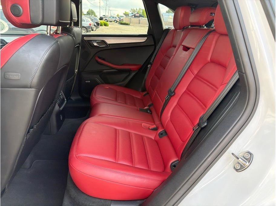 Used 2017 Porsche Macan Turbo AWD/4WD image 13