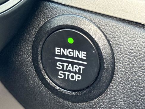 Used 2022 Ford Escape SE image 42