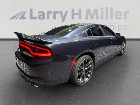 Used 2016 Dodge Charger SE RWD image 5