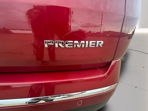 Used 2020 Chevrolet Traverse Premier FWD image 26