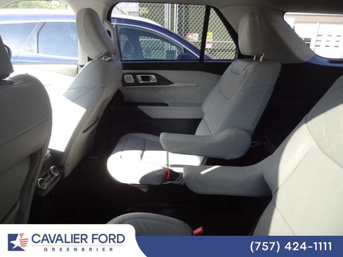 Used 2026 Ford Explorer Platinum w/ LUX Leather Package AWD/4WD image 12