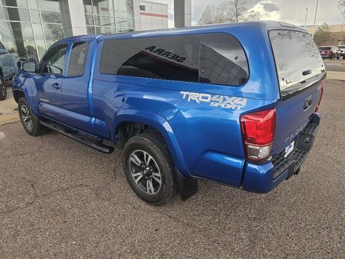 Used 2016 Toyota Tacoma TRD Sport image 3