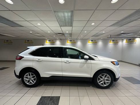 Used 2024 Ford Edge SEL w/ Convenience Package AWD/4WD image 3