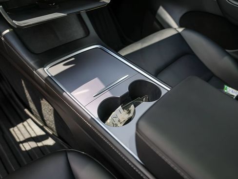 Used 2023 Tesla Model Y Long Range AWD/4WD image 18