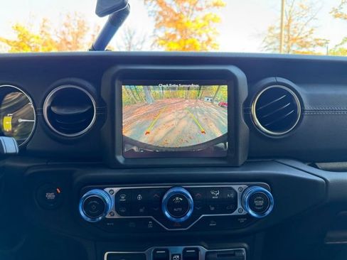 Used 2023 Jeep Wrangler Unlimited Sahara w/ Cold Weather Group image 10