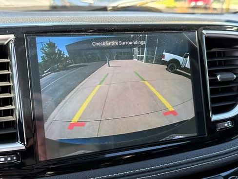 New 2025 Chrysler Pacifica Limited image 18