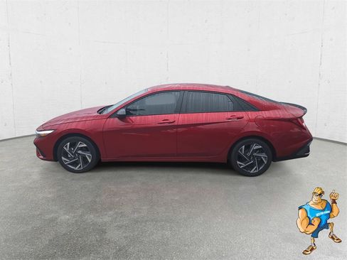 Used 2025 Hyundai Elantra SEL image 8