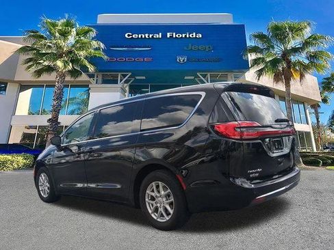 Certified 2025 Chrysler Pacifica Select FWD image 7