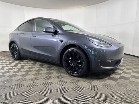 Used 2023 Tesla Model Y Long Range image 2