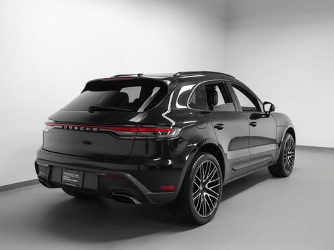 Certified 2022 Porsche Macan AWD/4WD image 12