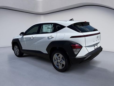 New 2027 Hyundai Kona SE FWD image 3