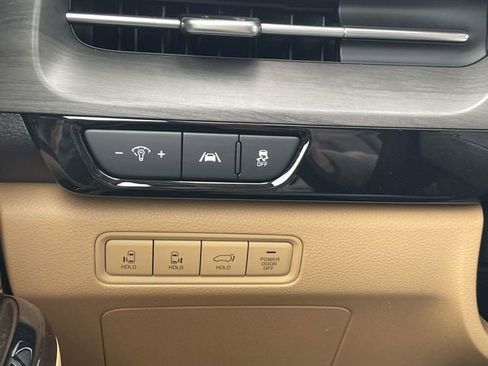 Used 2024 Kia Carnival EX image 26