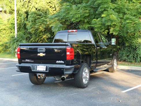 Used 2018 Chevrolet Silverado 2500 High Country w/ Duramax Plus Package AWD/4WD image 10