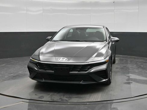 New 2026 Hyundai Elantra SE FWD image 3