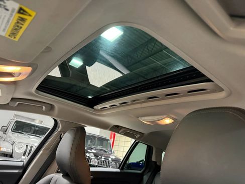 Used 2016 Volvo V60 T5 Cross Country image 16