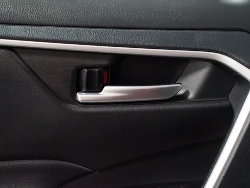 Certified 2025 Toyota RAV4 XLE FWD image 32