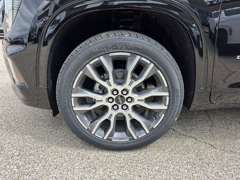New 2026 GMC Acadia Denali Ultimate w/ LPO, Floor Liner Package AWD/4WD image 43