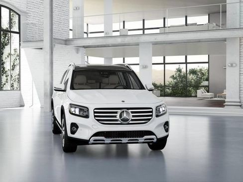 Used 2026 Mercedes-Benz GLB 250 4MATIC image 8