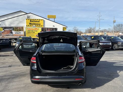 Used 2017 Ford Fusion SE w/ Fusion SE Technology Package image 22
