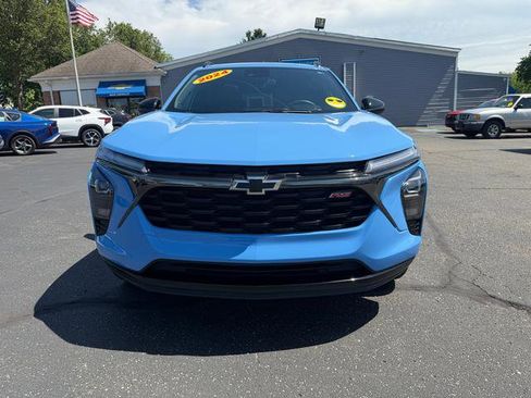 Used 2024 Chevrolet Trax RS w/ Sunroof Package FWD image 19