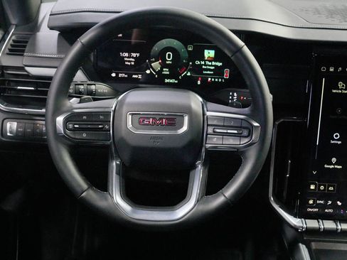 Used 2025 GMC Acadia Elevation w/ LPO, All-Weather Package AWD/4WD image 26