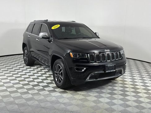Used 2018 Jeep Grand Cherokee Limited AWD/4WD image 3