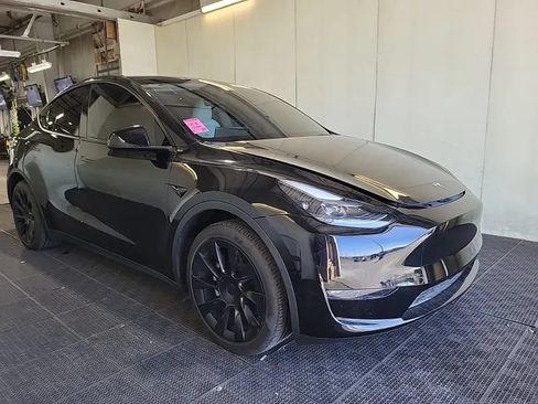 Used 2023 Tesla Model Y Long Range AWD/4WD image 3