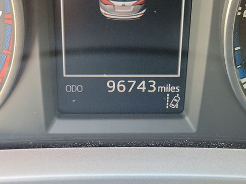Used 2018 Toyota RAV4 LE FWD image 22
