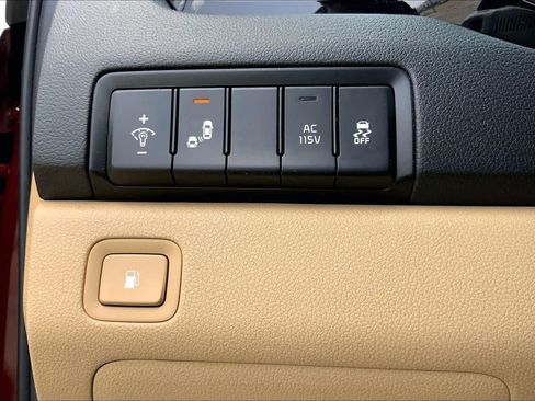 Used 2018 Kia Sedona SX FWD image 33
