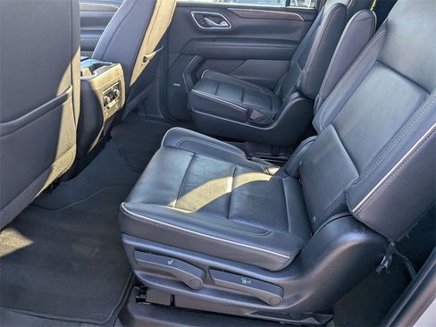 Used 2023 Chevrolet Suburban Premier image 28