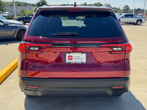 Used 2024 Toyota Grand Highlander XLE image 4