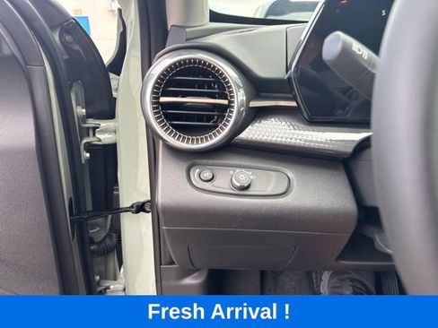Used 2026 Chevrolet Trax ACTIV w/ Driver Confidence Package FWD image 9