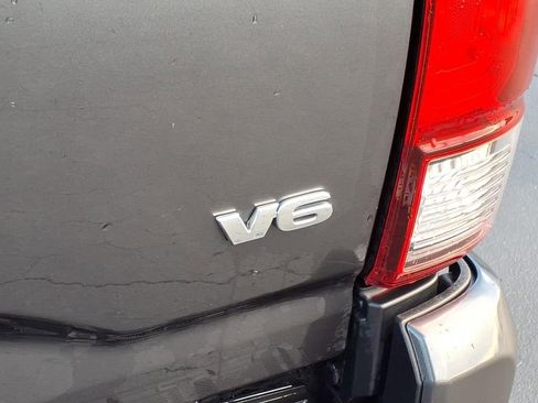 Used 2022 Toyota Tacoma SR image 9