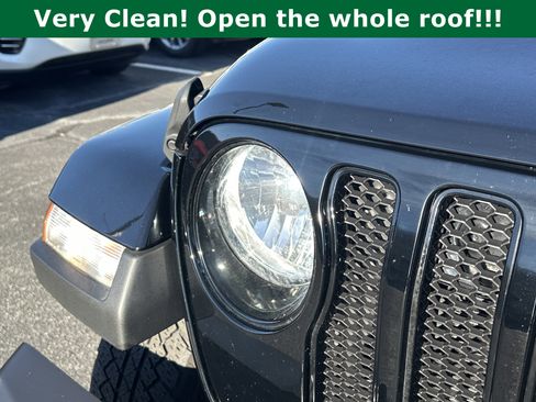 Used 2023 Jeep Wrangler Unlimited Sahara image 12