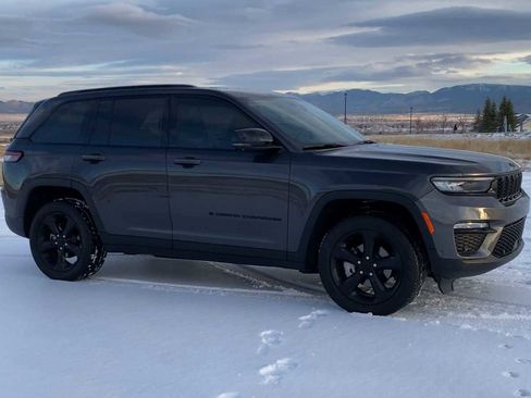 Certified 2023 Jeep Grand Cherokee Limited w/ Luxury Tech Group II image 2