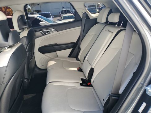 Used 2023 Kia Sportage EX image 13