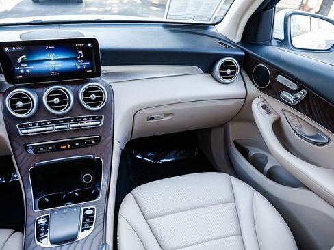 Used 2021 Mercedes-Benz GLC 300 4MATIC image 15