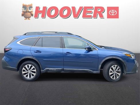 Used 2020 Subaru Outback Premium image 2