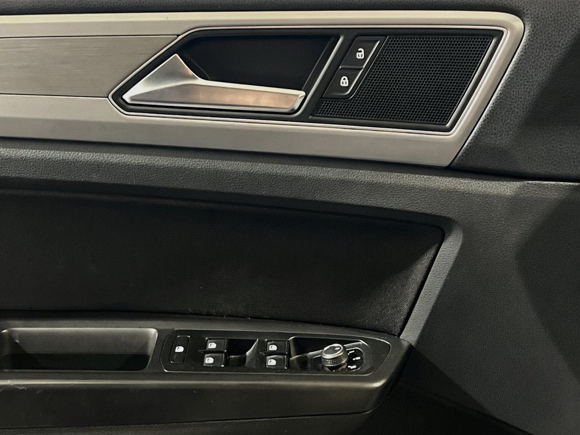 Used 2018 Volkswagen Atlas Launch Edition FWD image 13