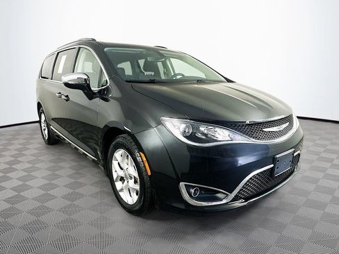 Used 2019 Chrysler Pacifica Limited FWD image 1