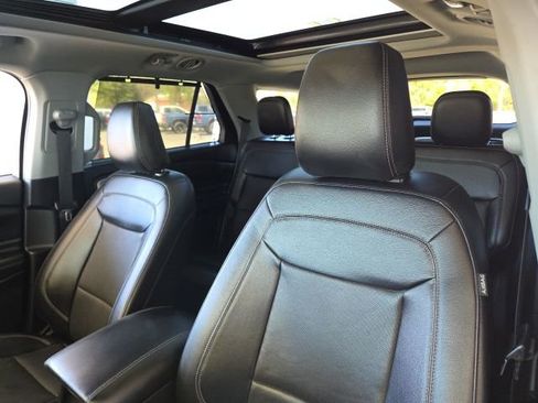 Used 2021 Ford Explorer Limited w/ Equipment Group 301A AWD/4WD image 21