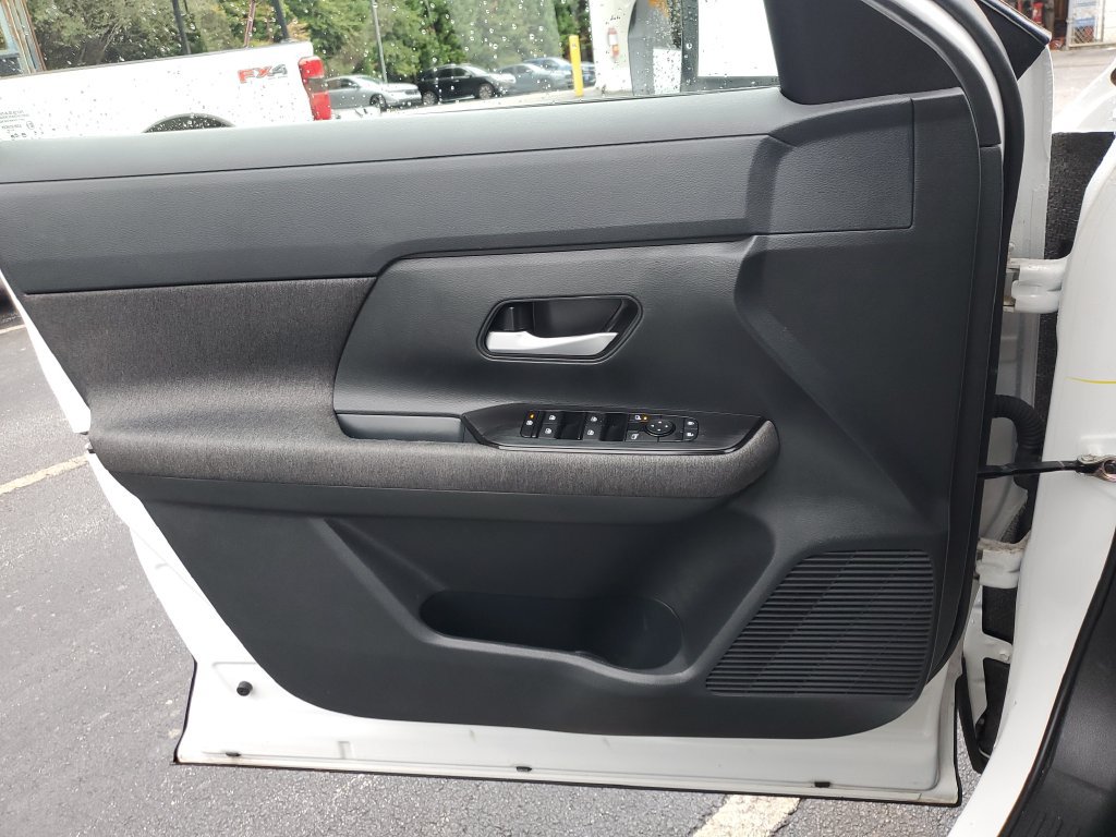 Used 2025 Nissan Kicks SV FWD image 31